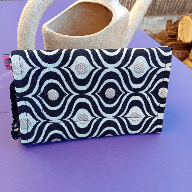 Pochette seventies noire